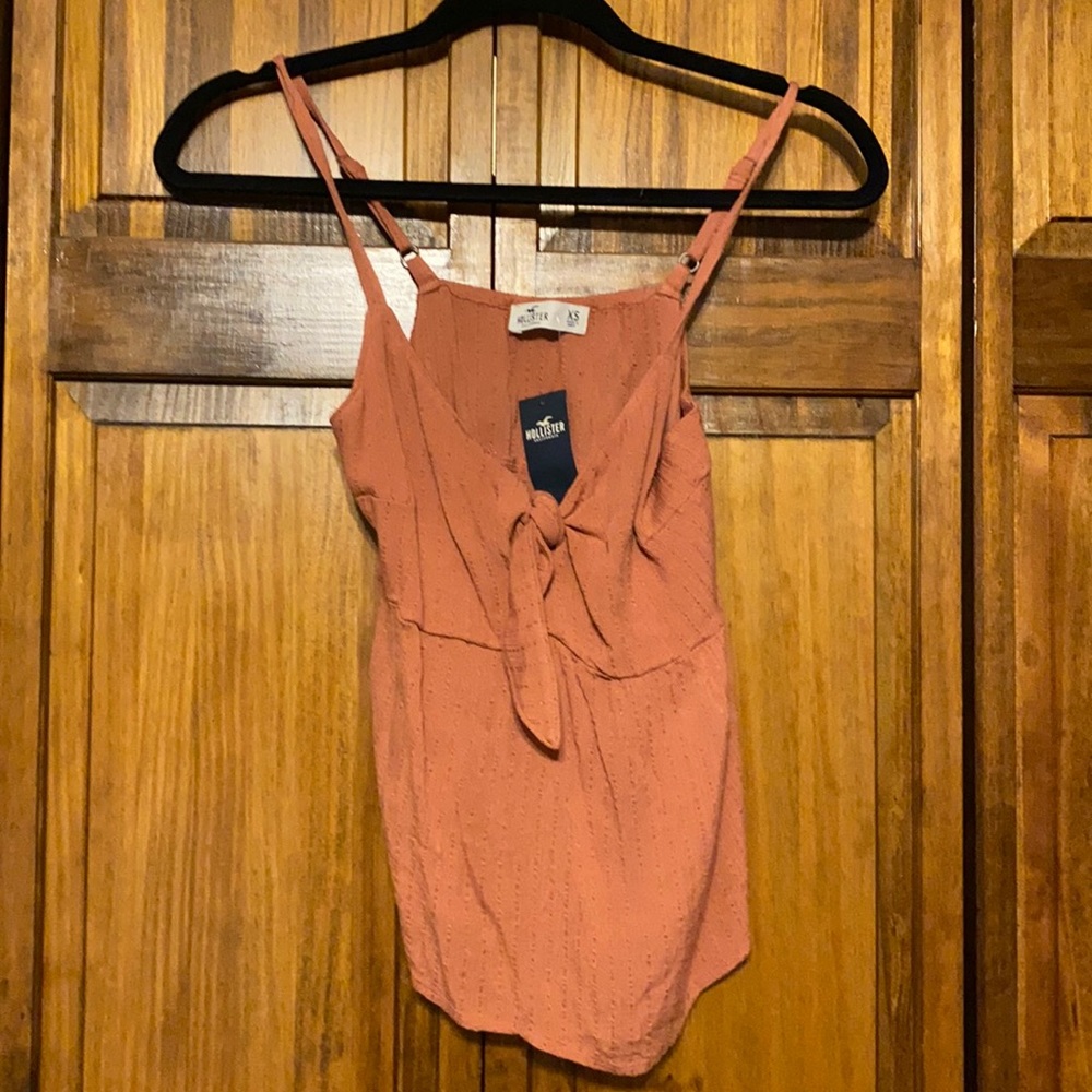 Hollister rust tank with front tie